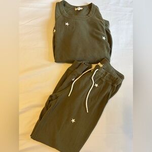 Beautiful Green Set – Must Have!